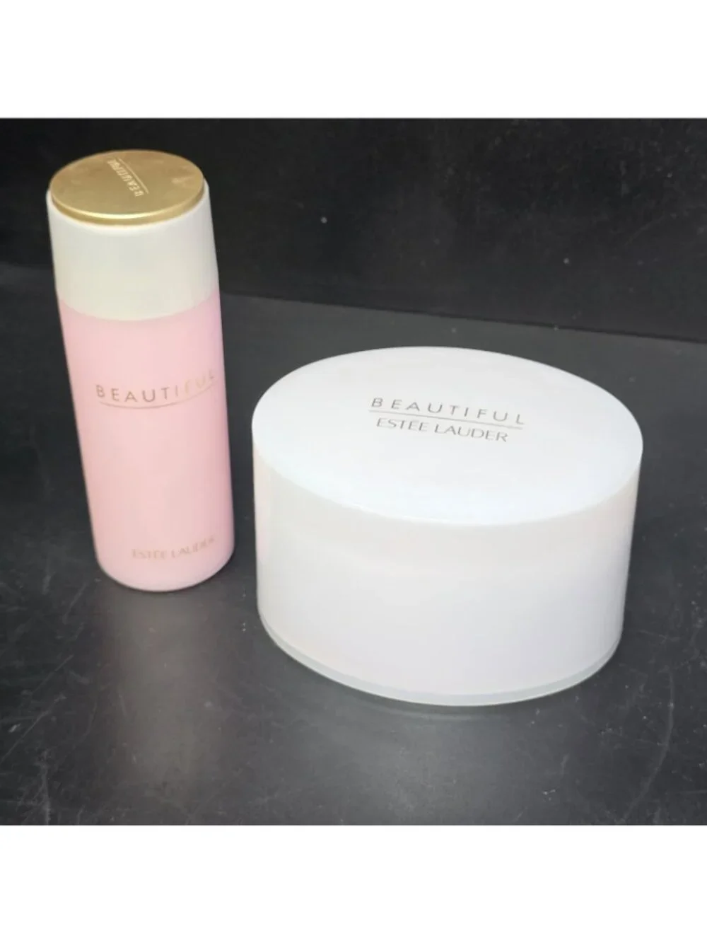 2 Estee Lauder Beautiful body Dusting powder
